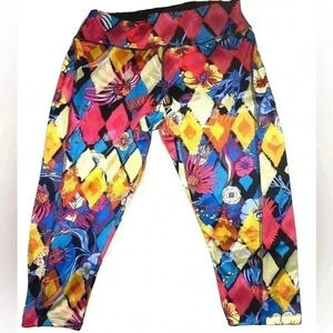 Lularoe Jade capris size medium NWT. OG Patrick‎ days.Reinforced seams. Comfy.